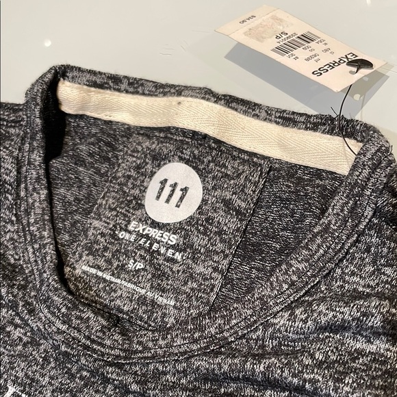 *NEW* EXPRESS Gray Men's T-Shirt - Picture 2 of 8